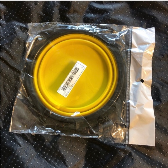 Green Treat Jar & Yellow Collapsible Food/Water Dish. NWOT - Picture 7 of 7